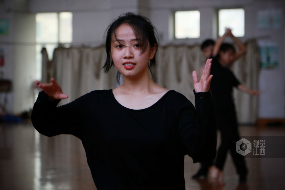 学舞蹈的过程中，很多时候是枯燥的基本功练习，但黄睿却没有为此失去对舞蹈的兴趣。 