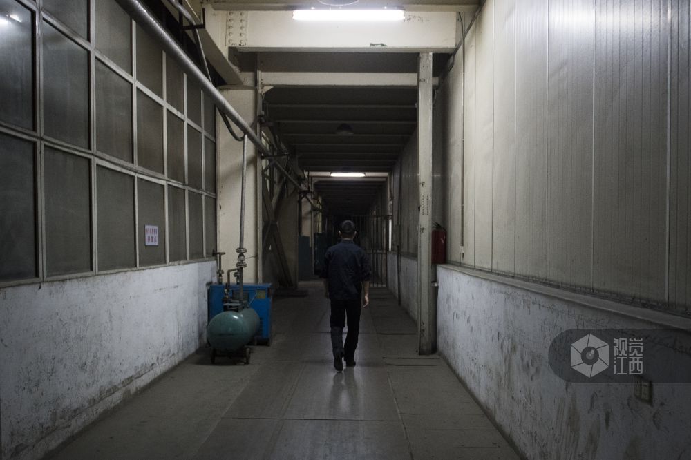 【致敬零点劳动者】系列报道之报纸印刷匠刘笑：别人的早餐，是我的晚餐