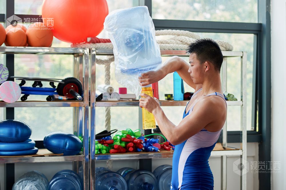 摔跤吧！男孩儿！江西健儿演绎技艺与力量的视觉盛宴