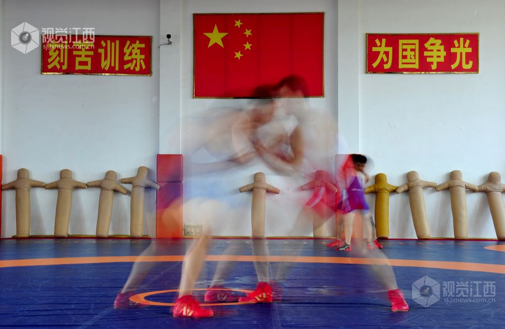 摔跤吧！男孩儿！江西健儿演绎技艺与力量的视觉盛宴