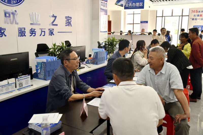 江西南丰：春风送岗促就业