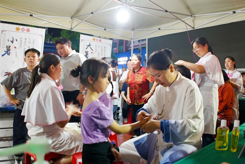江西泰和：中医夜市送健康暖人心