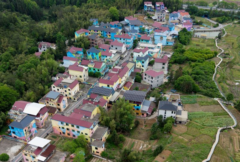 江西德兴：移民村变身美丽的“童话村”