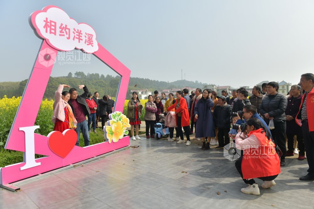 2023年3月4日上午，江西省安福县文联和县作协、县摄协、县图书馆、星火安福驿到洋溪镇石山村开展“书写新时代雷锋故事”——“文润安福·艺进万家”文艺志愿活动。